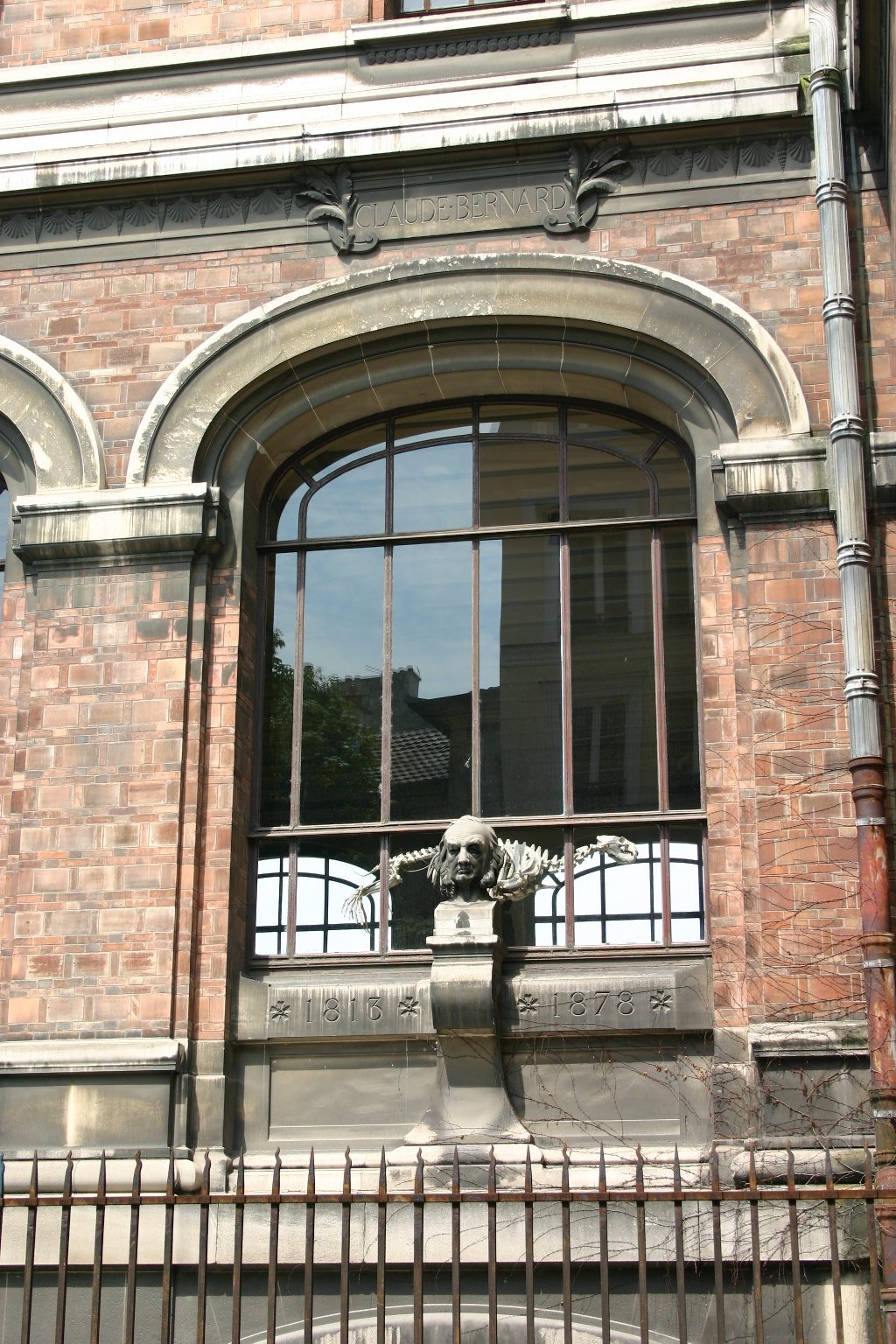 Claude Bernard's bust, Jardin des Plants, Paris - 01.JPG
